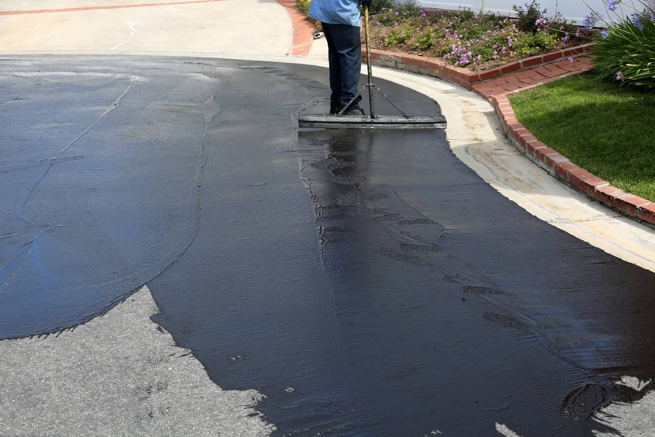 Resealing asphalt