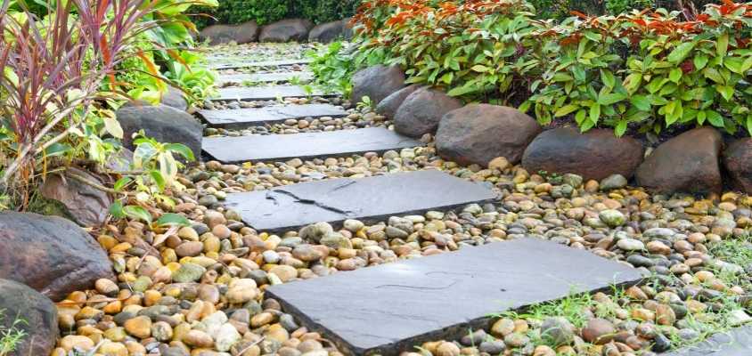 stepping stones in front yard